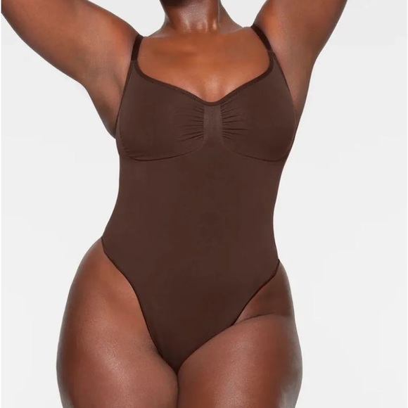 SKIMS Tops - Skims Seamless Sculpt Thong Expresso